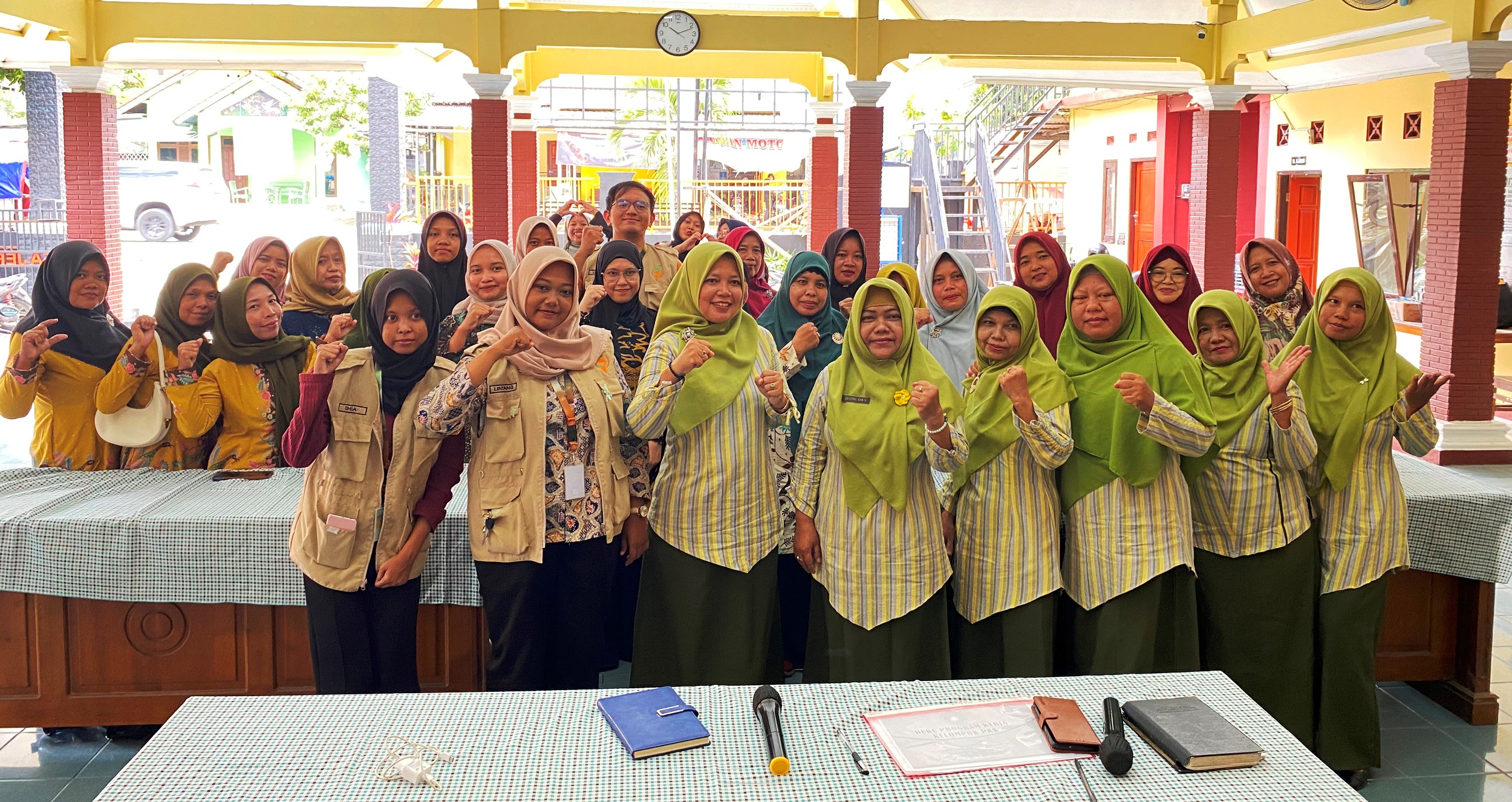 Dorong Pemanfaatan Potensi Lokal, Mahasiswa KKN UNS Gelar Sosialisasi Lilin Aromaterapi Minyak Kayu Putih
